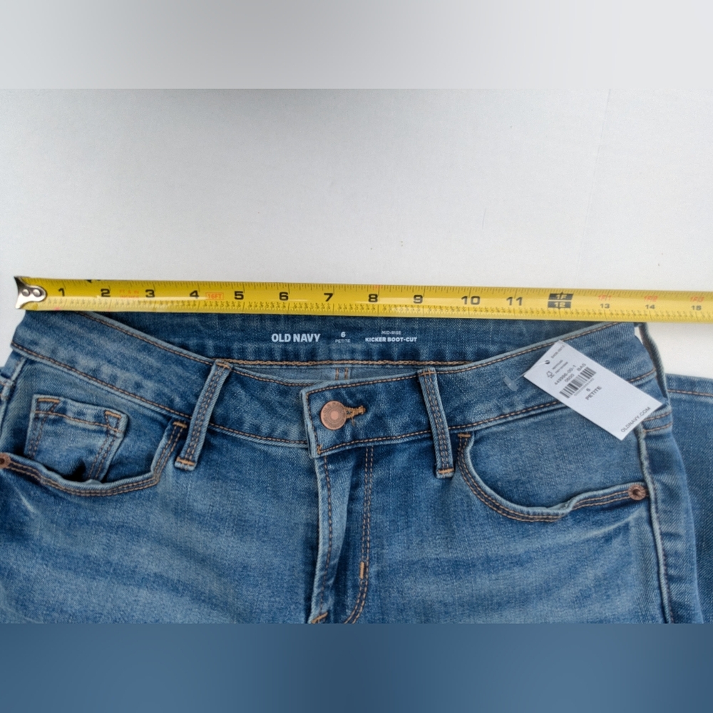 Old Navy Mid Rise Kicker Bootcut 2 Pair Medium & Dark Wash Jeans Size 6 Petite - Picture 6 of 16